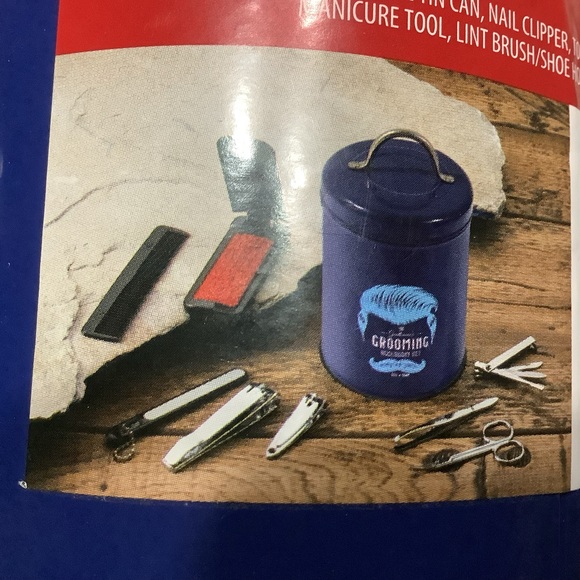 The Gentlemen Grooming Set Accessories Kit All in Tin Can color Blue 9 Pieces - Picture 1 of 6